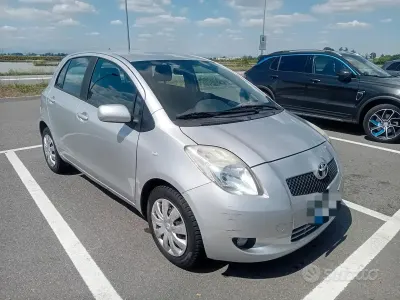 Begagnad Toyota Yaris 87 HK (63 kW) 2008 Grå Halvkombi