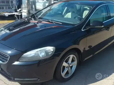 Usata Volvo V40 115 CV (84 kW) 2017 Nero Berlina