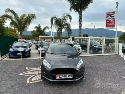 Usata Ford Fiesta ST-Line 75 CV (55 kW) 2017 Grigio Utilitaria