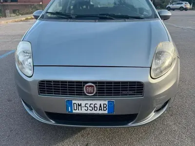 Usata Fiat Grande Punto 75 CV (55 kW) 2007 Grigio Utilitaria