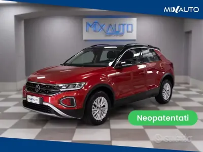 Usata VW T-Roc Life 110 CV (80 kW) 2023 Rosso SUV