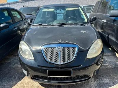 Usata Lancia Ypsilon 80 CV (58 kW) 2004 Nero Utilitaria