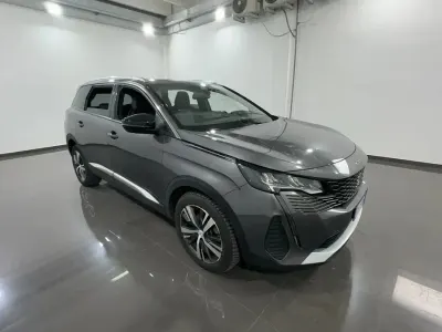 Usata Peugeot 5008 Allure 131 CV (96 kW) 2024 Grigio platinum SUV