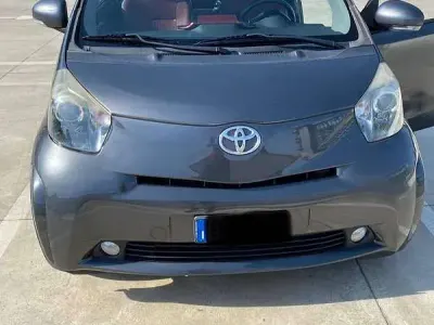 Usata Toyota iQ Executive 101 CV (74 kW) 2012 Nero Utilitaria