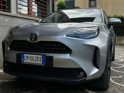 Usata Toyota Yaris Cross Lounge 92 CV (67 kW) 2023 Argento SUV