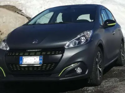 Usata Peugeot 208 Allure 75 CV (55 kW) 2016 Grigio Utilitaria
