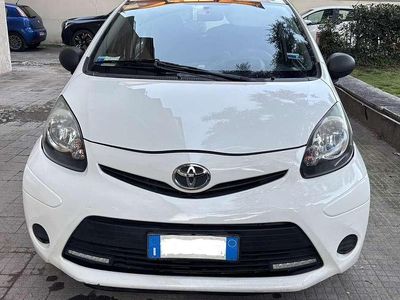 Usata Toyota Aygo Connect Style 68 CV (50 kW) 2013 Bianco Utilitaria