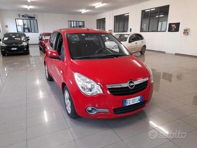Usata Opel Agila Enjoy 86 CV (63 kW) 2010 Rosso Berlina