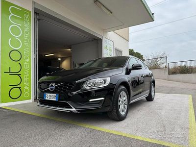 Usata Volvo V60 CC Business Edition 150 CV (110 kW) 2017 Nero Station wagon