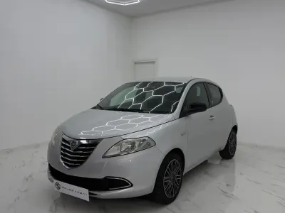 Usata Lancia Ypsilon Silver 85 CV (62 kW) 2014 Argento Utilitaria