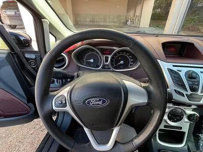 Begagnad Ford Fiesta 96 HK (70 kW) 2010 Halvkombi