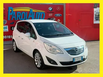 Begagnad Opel Meriva 101 HK (74 kW) 2011 Vit Minibuss