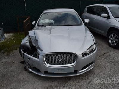 Usata Jaguar XF Luxury 190 CV (139 kW) 2012 Argento Berlina
