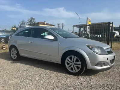 Usata Opel Astra GTC Cosmo 116 CV (85 kW) 2008 Grigio Berlina