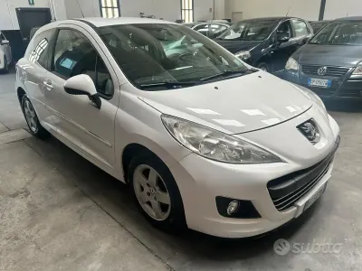 Usata Peugeot 207 68 CV (50 kW) 2011 Bianco Utilitaria