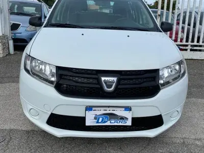 Usado Dacia Sandero Ambiance 72 CV (52 kW) 2015 Blanco Berlina