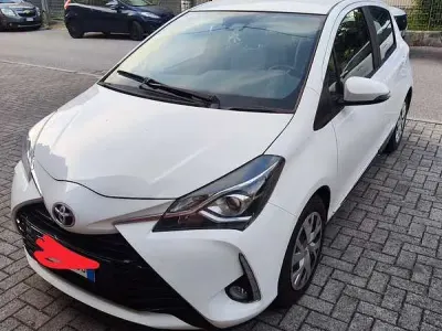 Usata Toyota Yaris Active 72 CV (52 kW) 2020 Bianco Berlina
