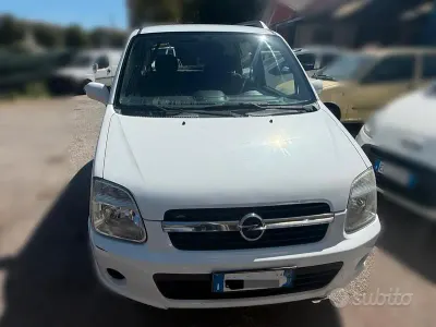 Usata Opel Agila Njoy 60 CV (44 kW) 2004 Bianco Monovolume