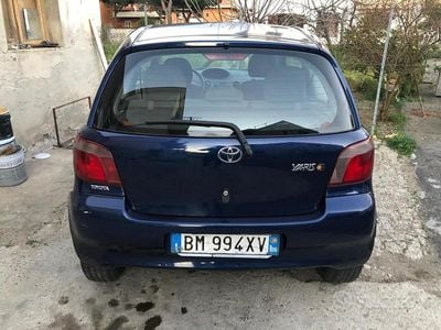 Usata Toyota Yaris 68 CV (50 kW) 2001 Blu Utilitaria