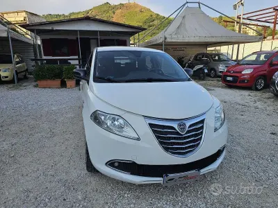 Usata Lancia Ypsilon Gold 50 CV (36 kW) 2015 Bianco Utilitaria