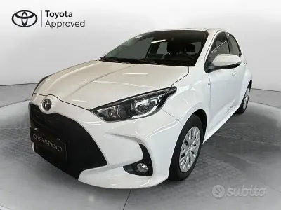 Second-hand Toyota Yaris Hybrid Active 115 CP (84 kW) 2022 Alb Berlinǎ