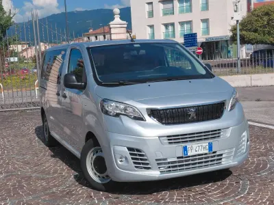 Usata Peugeot Expert 115 CV (84 kW) 2018 Grigio Furgone