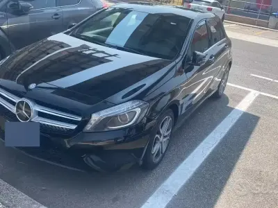 Usata Mercedes A180 109 CV (80 kW) 2015 Nero Berlina