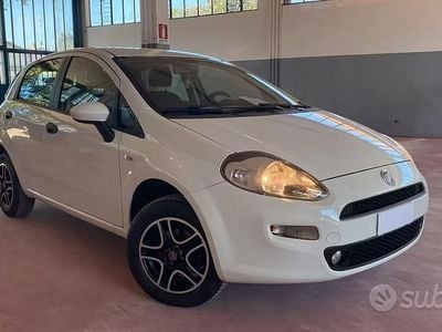 Usata Fiat Punto Lounge 69 CV (50 kW) 2015 Bianco Utilitaria