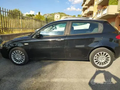 Usata Alfa Romeo 147 120 CV (88 kW) 2007 Nero Utilitaria