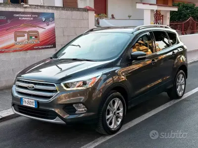 Usata Ford Kuga Titanium 120 CV (88 kW) 2017 Grigio SUV