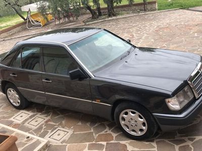 usata Mercedes E200 Classe200 E-16V Benzina Metano Epoca del 993 Nera