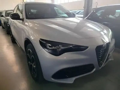 Käytetty Alfa Romeo Stelvio Veloce 209 HP (153 kW) 2024 Hopea Katumaasturi