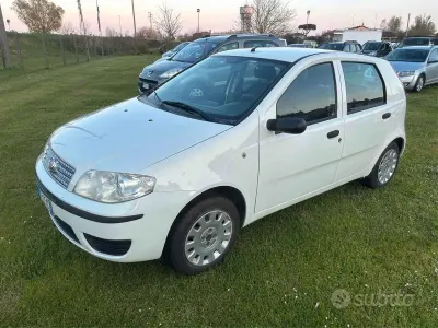 Usata Fiat Punto Classica 60 CV (44 kW) 2009 Bianco Utilitaria