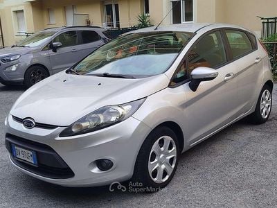 Usata Ford Fiesta 82 CV (60 kW) 2009 Gray Utilitaria