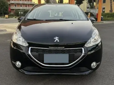 Usata Peugeot 208 Active 82 CV (60 kW) 2014 Nero Utilitaria