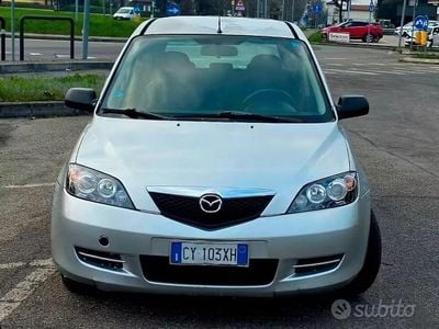 Usata Mazda 2 68 CV (50 kW) 2005 Grigio Utilitaria