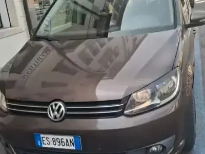 Usata VW Touran 105 CV (77 kW) 2013 Marrone Monovolume