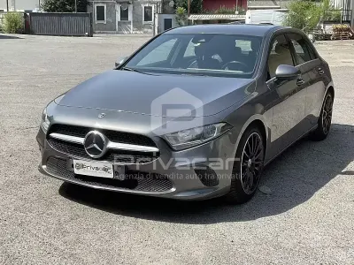 Usata Mercedes A200 Business 163 CV (119 kW) 2019 Grigio Utilitaria