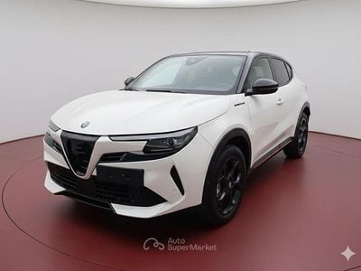 Nuova Alfa Romeo Junior Edizione Speciale 136 CV (100 kW) 2025 Bianco con tetto nero SUV