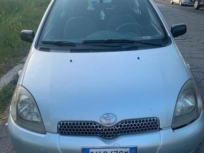 usata Toyota Yaris 1.0i 16V cat 3 porte Sol Blue