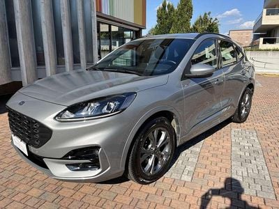 Usata Ford Kuga ST-Line 152 CV (111 kW) 2023 Solar silver SUV