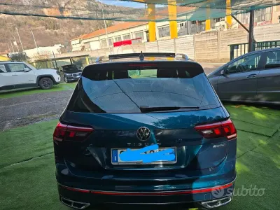 Usata VW Tiguan R-line 240 CV (176 kW) 2021 Verde SUV