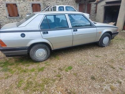 Usata Alfa Romeo 75 110 CV (80 kW) 1986 Grigio Berlina