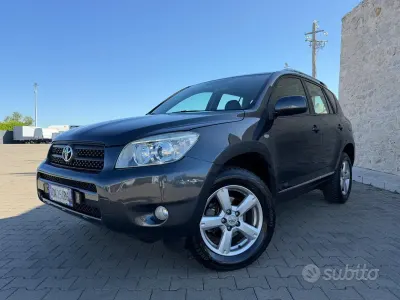 Usata Toyota RAV4 Luxury 136 CV (100 kW) 2008 Grigio SUV