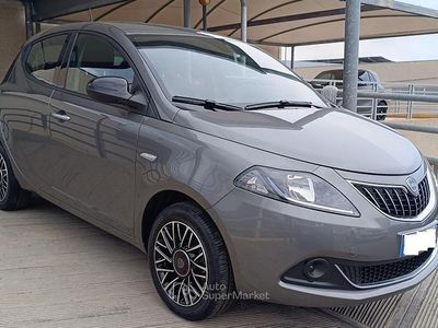 Usata Lancia Ypsilon 69 CV (50 kW) 2024 Gray Utilitaria