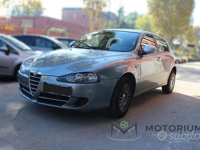 Usata Alfa Romeo 147 105 CV (77 kW) 2010 Gray Utilitaria