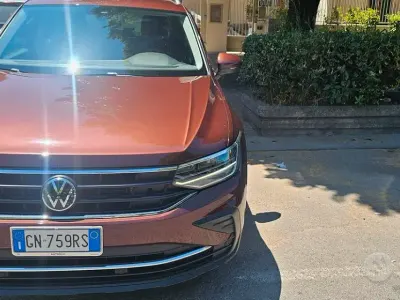 Usata VW Tiguan Life 122 CV (89 kW) 2023 Marrone SUV