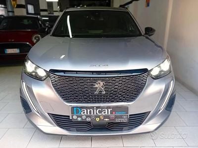 Usata Peugeot 2008 Allure 101 CV (74 kW) 2023 Grigio SUV