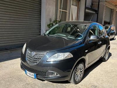 Usata Lancia Ypsilon 69 CV (50 kW) 2015 Blu Utilitaria