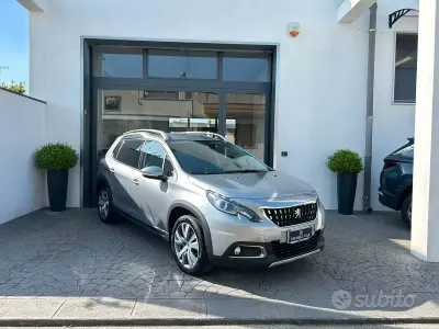 Usata Peugeot 2008 Allure 102 CV (75 kW) 2018 Grigio SUV